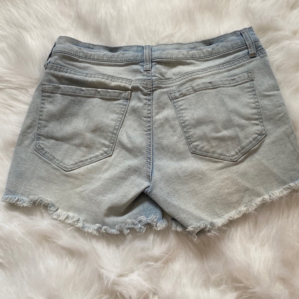 Shorts - Picture 2 of 3